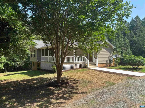 136 Beaver Pl, Scottsville, VA 24590