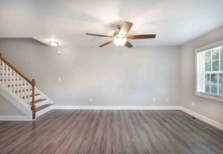 1130 W Indiana Ave — Photo 4