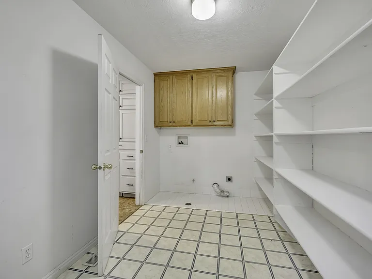 778 S 410 E — Photo 11