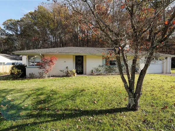 888 Observatory Dr, Saint Albans, WV 25177