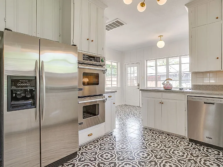 2718 Cockrell Ave — Photo 9