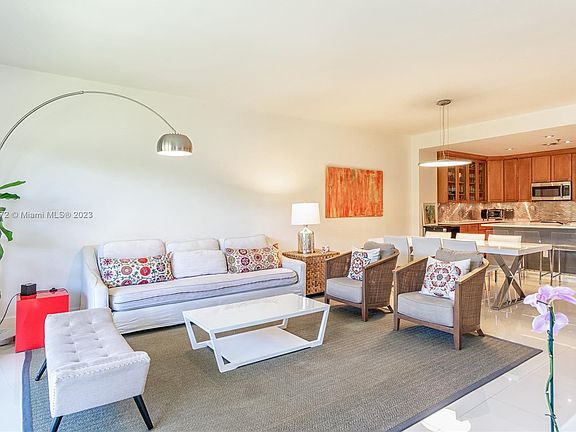 3rd image of 251 Crandon Blvd APT 104