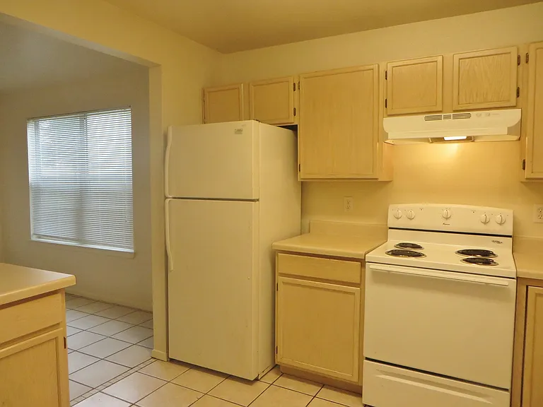 2216B Katy Ln — Photo 5