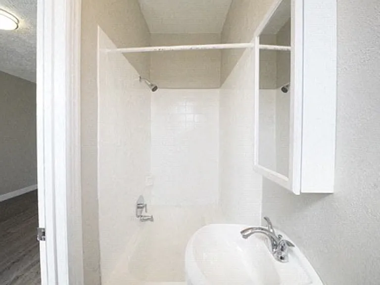 402 N. Soto St. — Photo 17