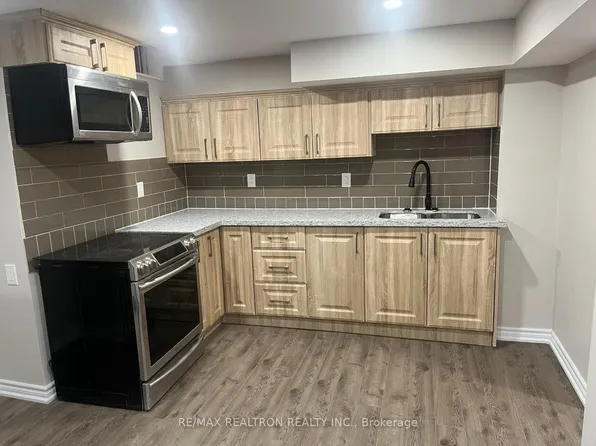 1112 Maple Gate Rd, Pickering, ON L1X 1B8