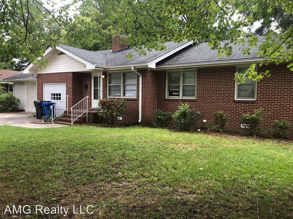 306 E Pelham St, Selma, NC 27576