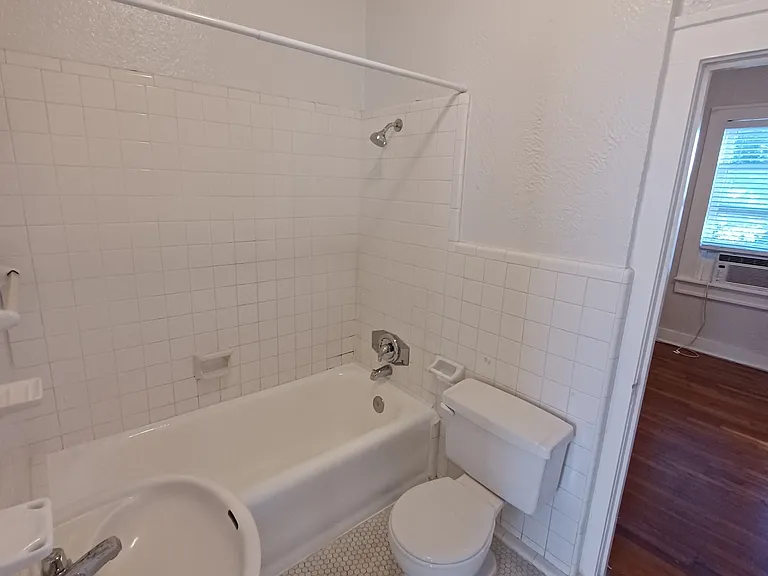 127 W Magnolia Ave #4 — Photo 14