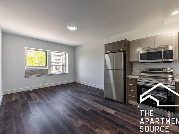 2nd image of 1500 W Hollywood Ave #211