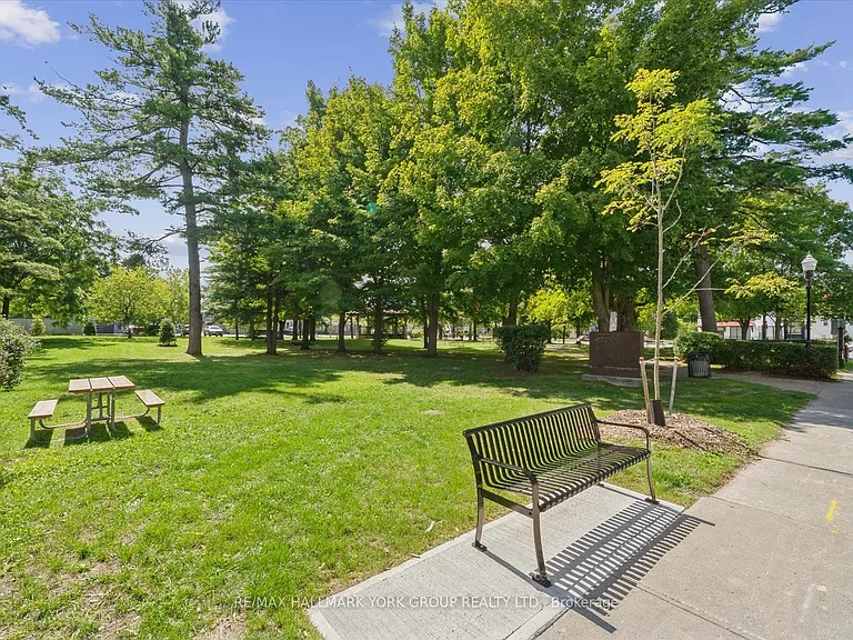 948 Lake Dr E #101 — Photo 32