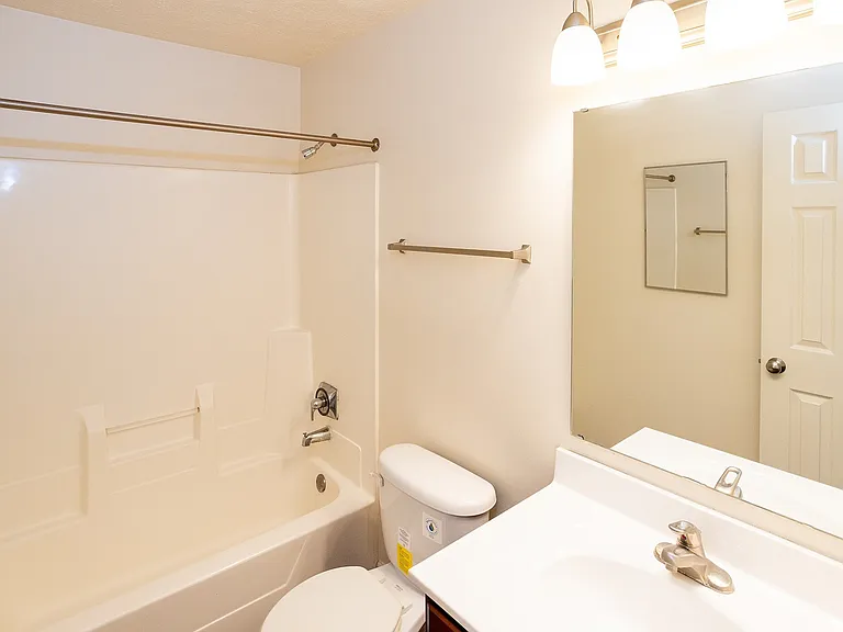 Burberry Place Apartments — Photo 13