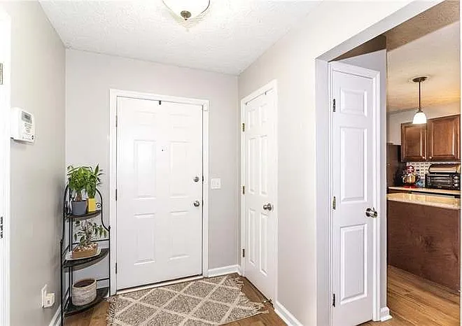 6110 King Lear Ct — Photo 2