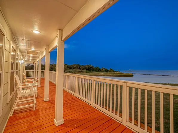 510 Surf Oaks Dr, Seabrook, TX 77586