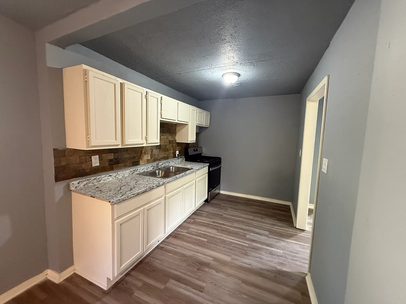 2 bed, 1072 sqft, $1,100 — Photo 3