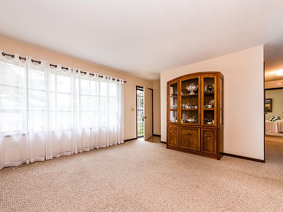 3rd image of 8221 Verlynda Dr