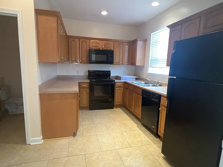 819 Terrell Dr — Photo 8
