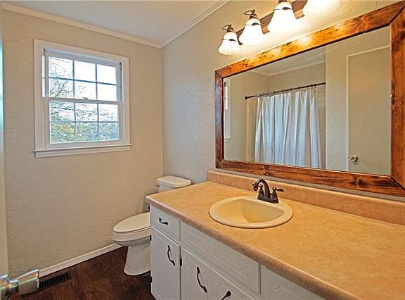 4th image of 1779 Woodridge Cir