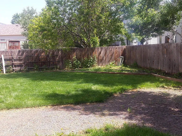 1910 Wildrose Dr — Photo 20