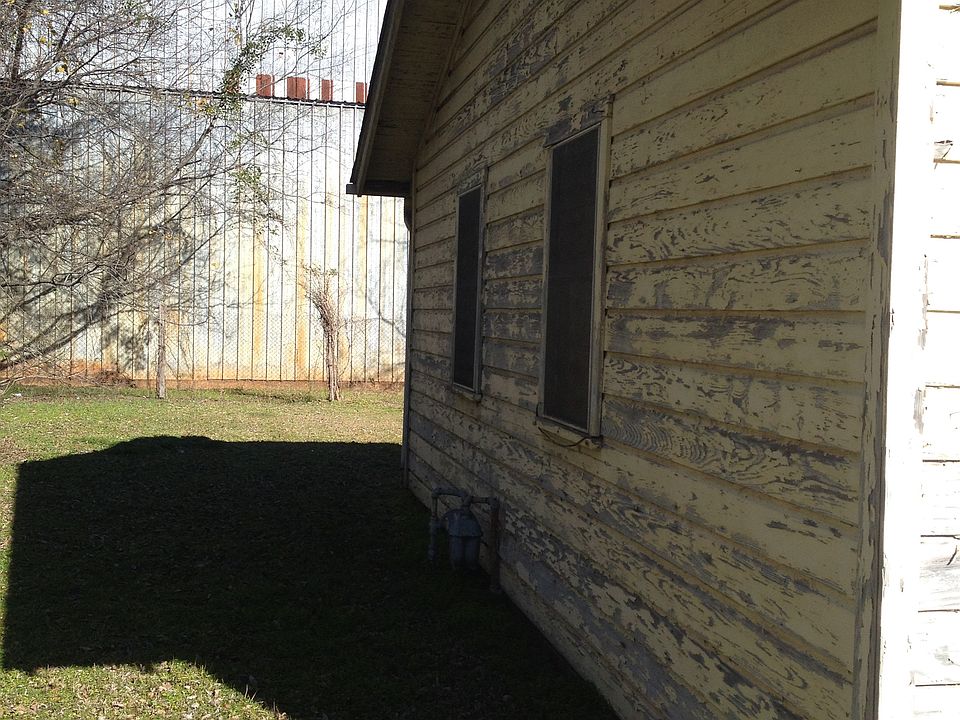 2nd image of 305 Gayle Dr