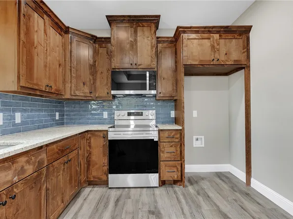 905A W Virginia St, Navasota, TX 77868