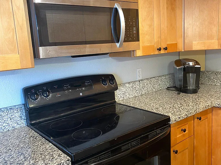 5260 Huntington Dr S #202 — Photo 3