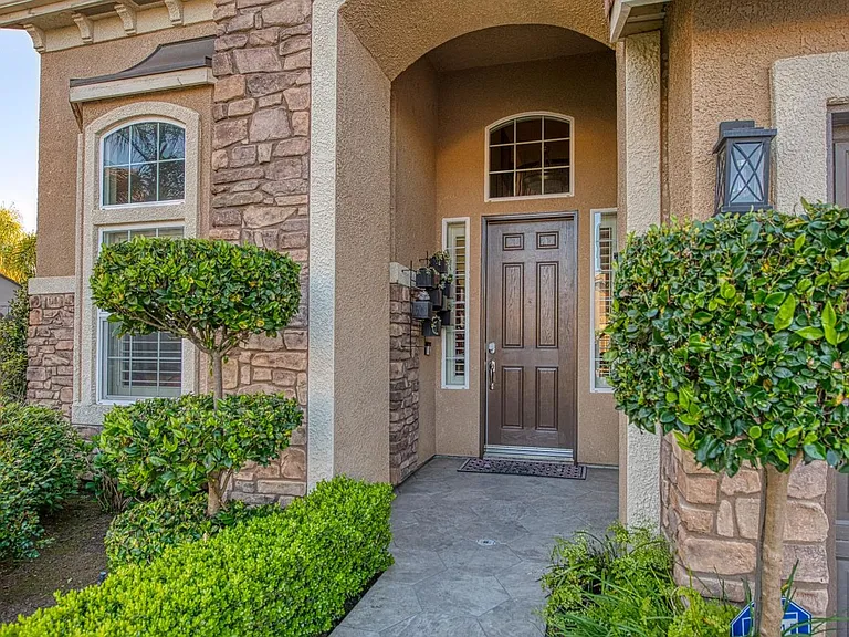 10509 N Sierra Vista Ave — Photo 3
