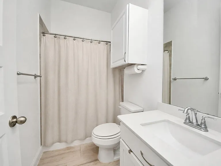 606 Round Lake Dr — Photo 21