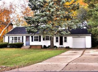 1461 Shangrai La Dr SE, Grand Rapids, MI