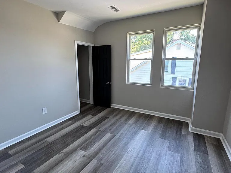 105 Williams Ave — Photo 16