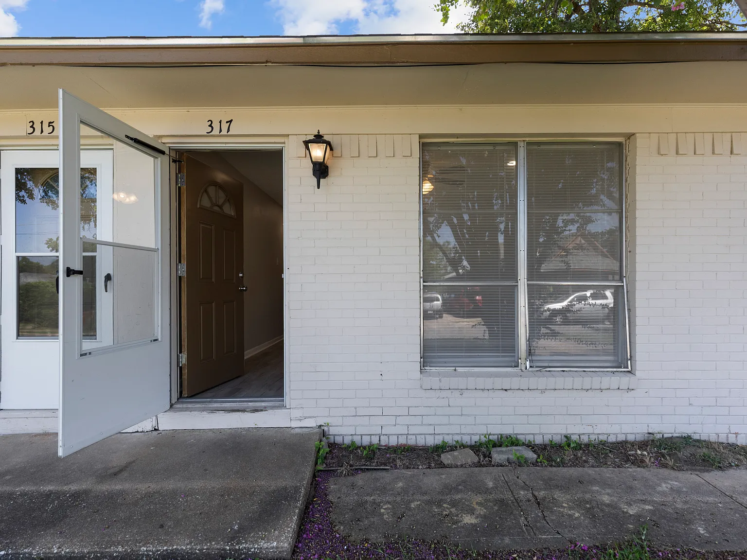 2 bed, 736 sqft, $1,100 — Photo 2