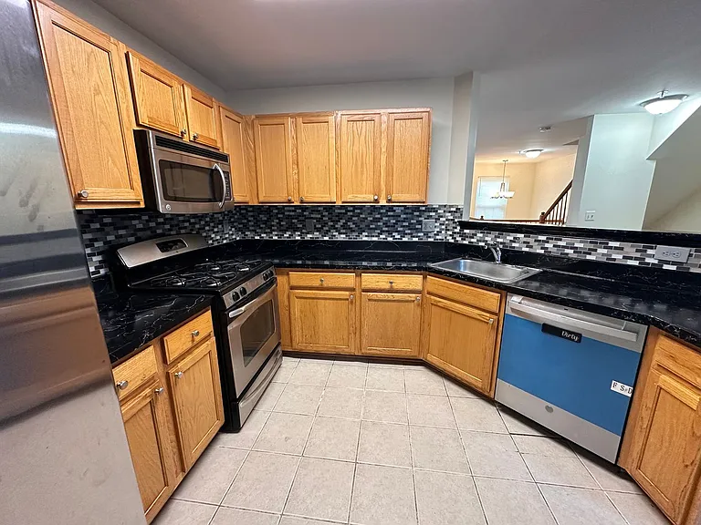 6913 Malachite Pl — Photo 12