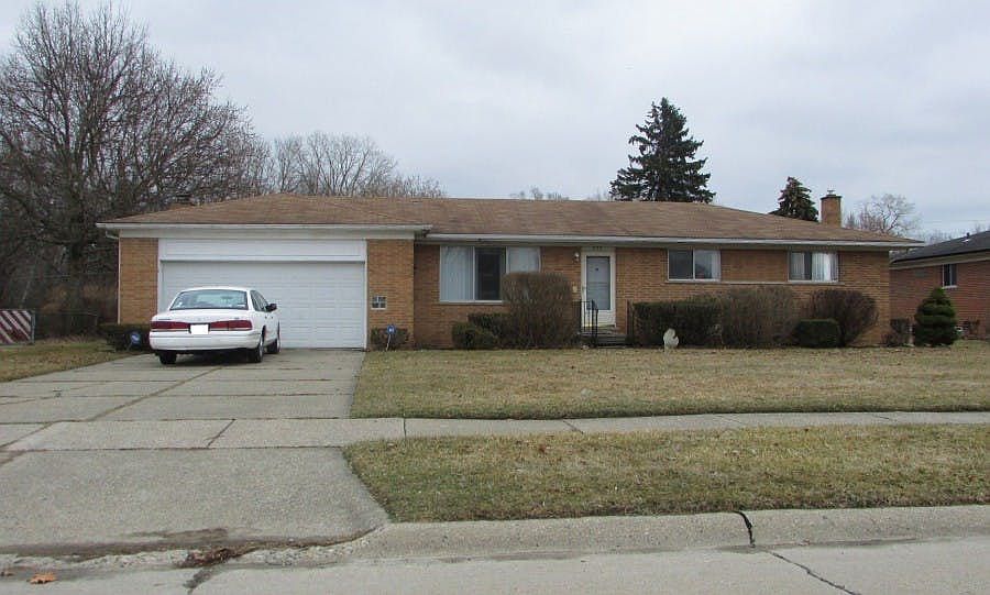 1st image of 335 Clinton River Dr