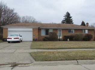 335 Clinton River Dr, Mount Clemens, MI 48043