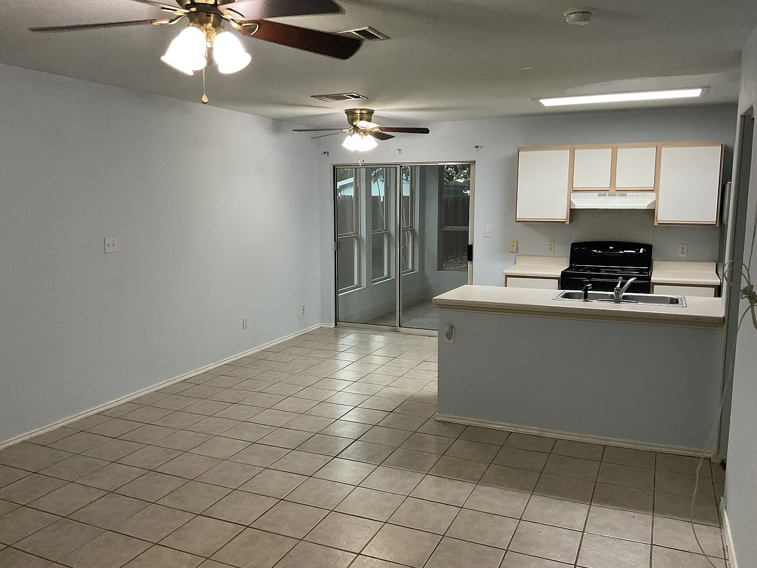 3 bed, 1650 sqft, $1,800 — Photo 2