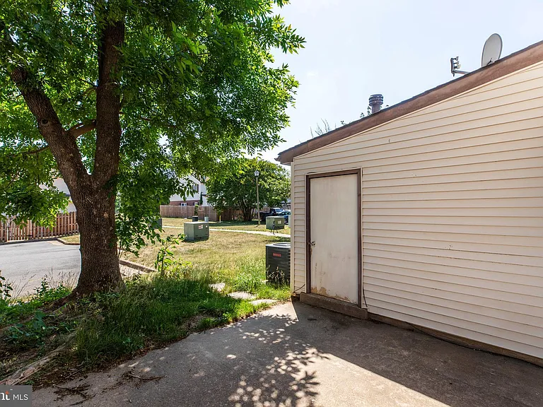 322 Clay St — Photo 33