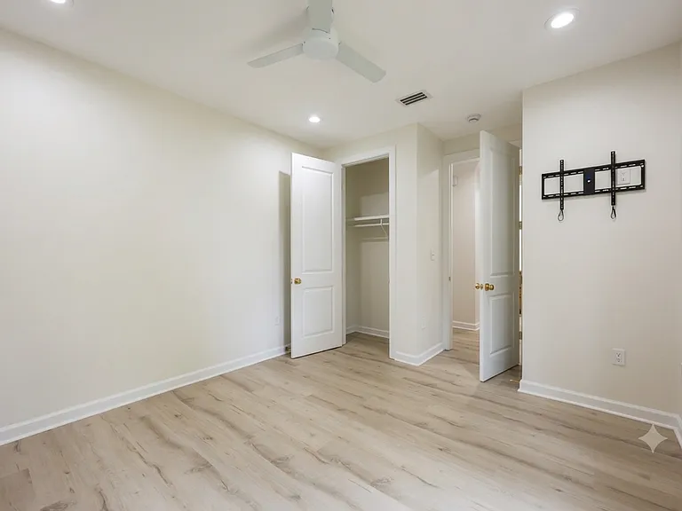 174 S Zander Way — Photo 10