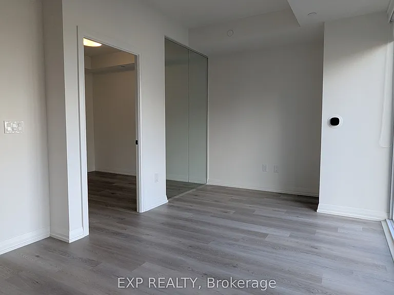 280 Dundas St W #814 — Photo 7