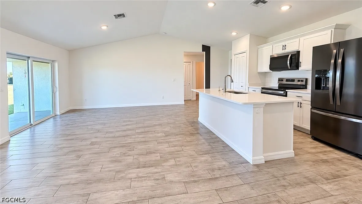 4 bed, 2.0 bath, 1500 sqft, $2,200 — Photo 4
