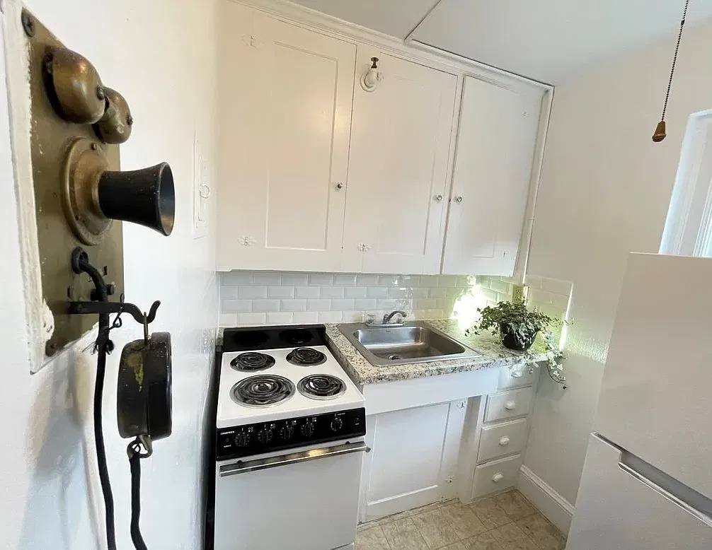 1 bed, 1000 sqft, $1,300 — Photo 4