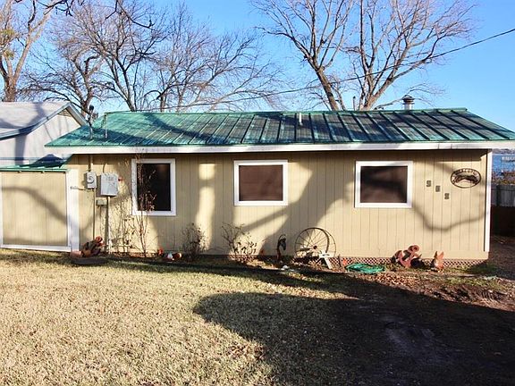 4th image of 908 W Lake Dr