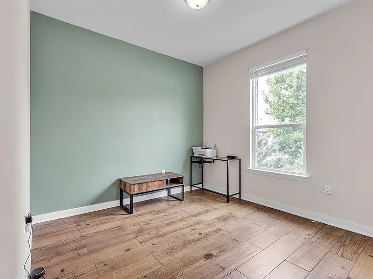 128 Kavanaugh St — Photo 11