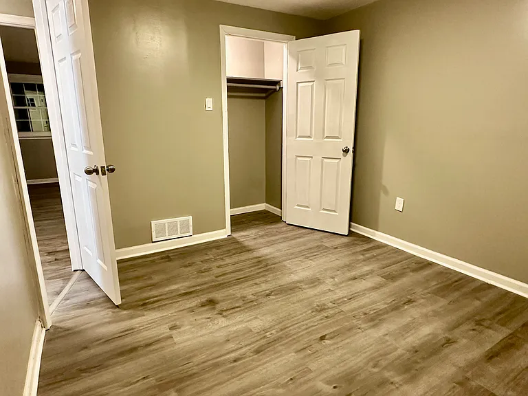 669 Queensgate Rd — Photo 14