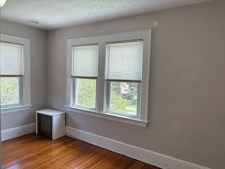 9 Royal Ave — Photo 10