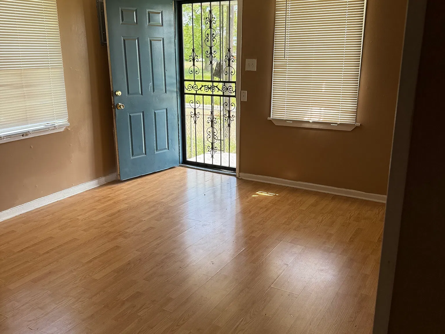 1322 Deer Park St — Photo 1