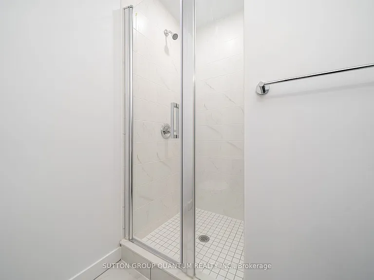 2433 Dufferin St #505 — Photo 18