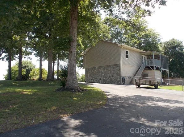 4249 Beach Rd, Hudson, NC 28638