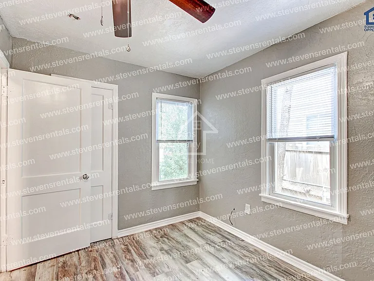 1210 NW Irwin Ave — Photo 26