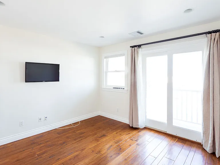 702 Pacific Ave — Photo 25