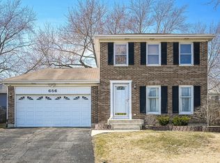 656 Iroquois Trl, Carol Stream, IL