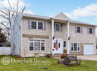33 Allen St, Lynbrook, NY 11563