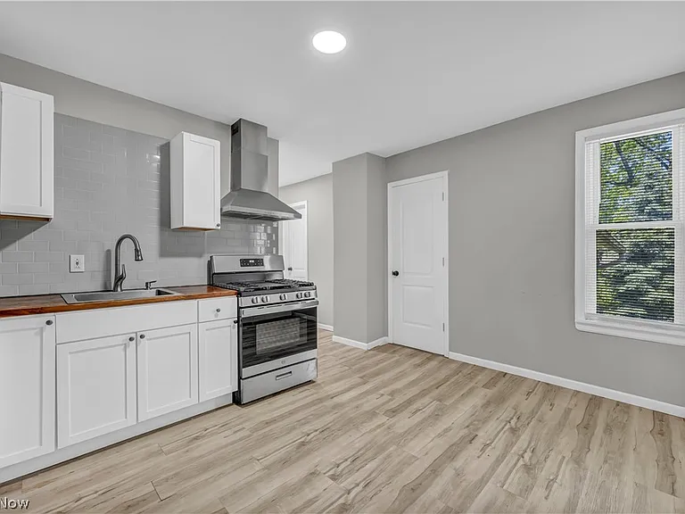 3010 Daisy Ave #UP — Photo 12